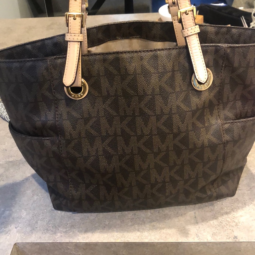 Micheal Kors purse